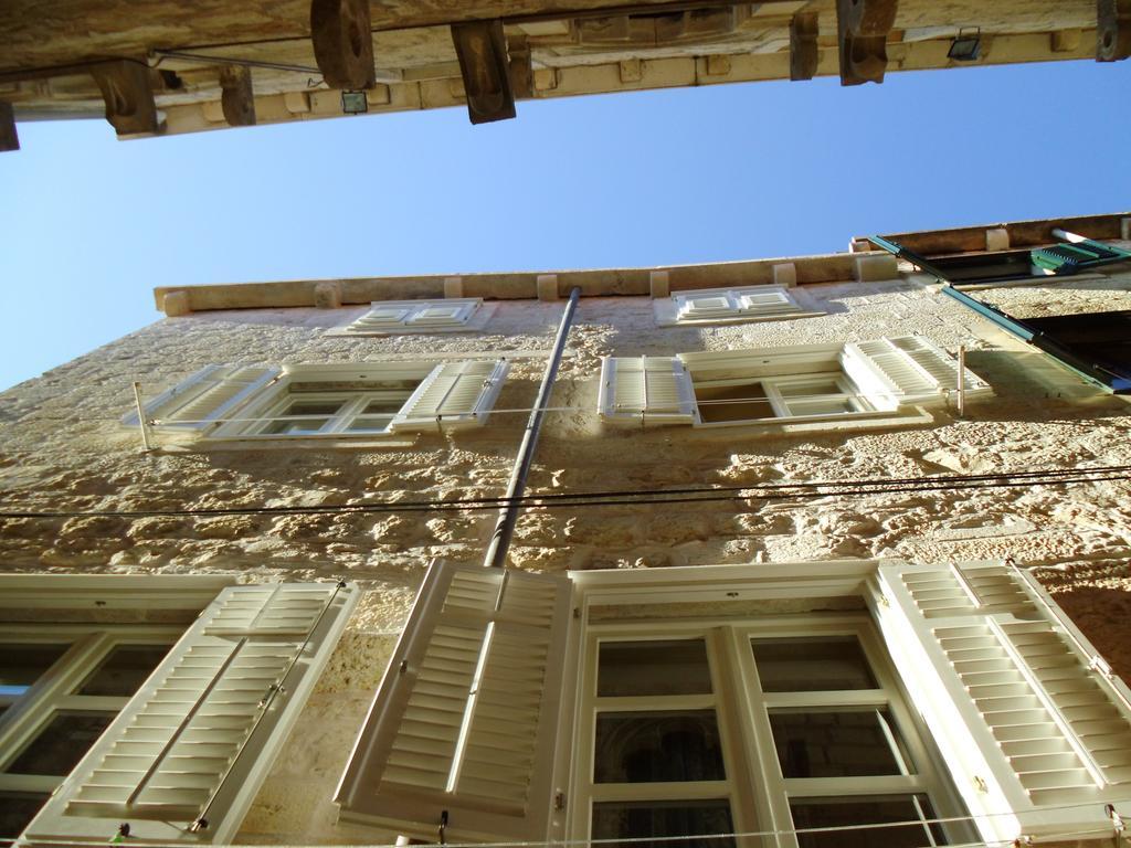 Old Town Apartments กอร์จูลา ภายนอก รูปภาพ