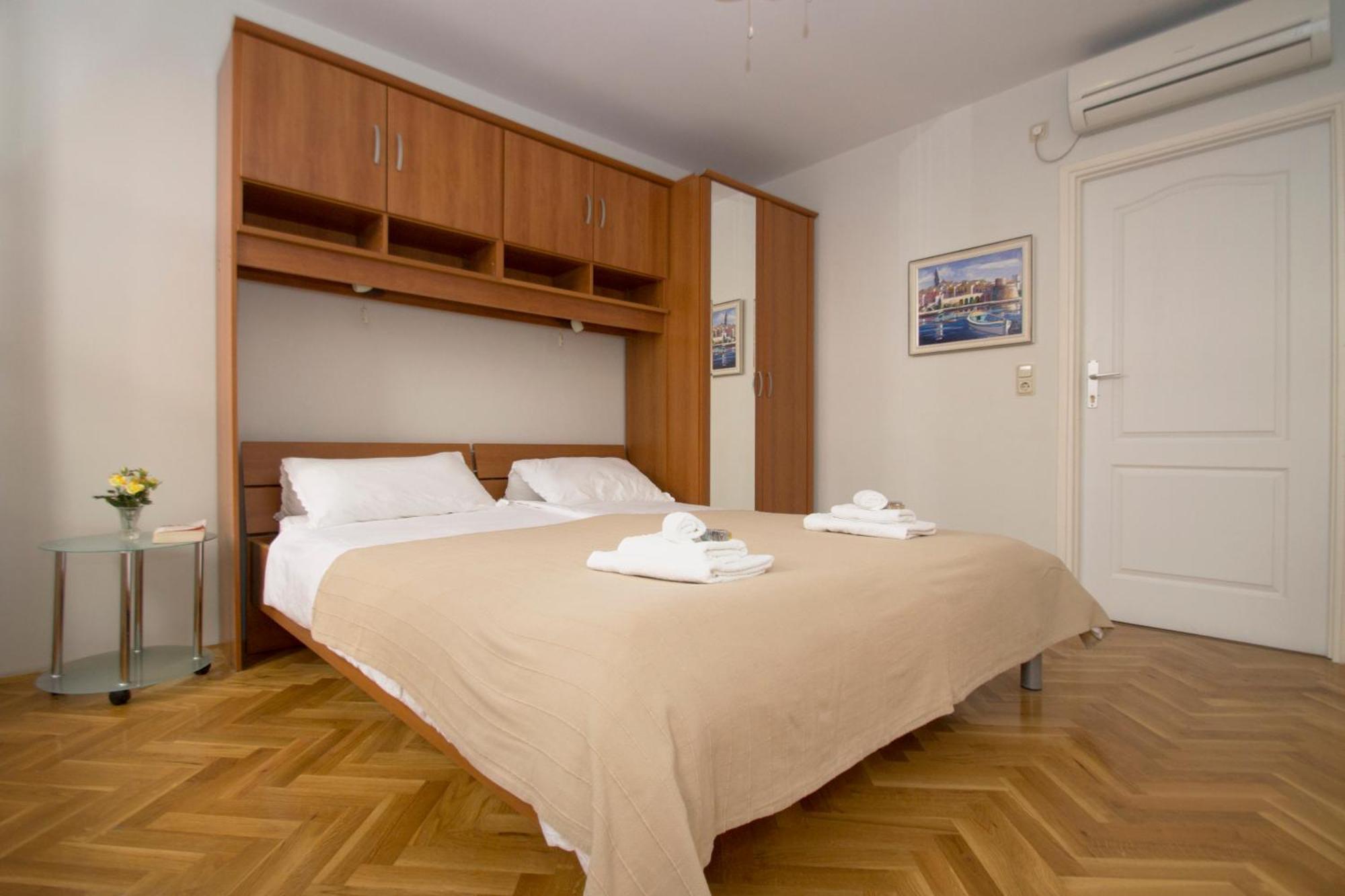 Old Town Apartments กอร์จูลา ภายนอก รูปภาพ