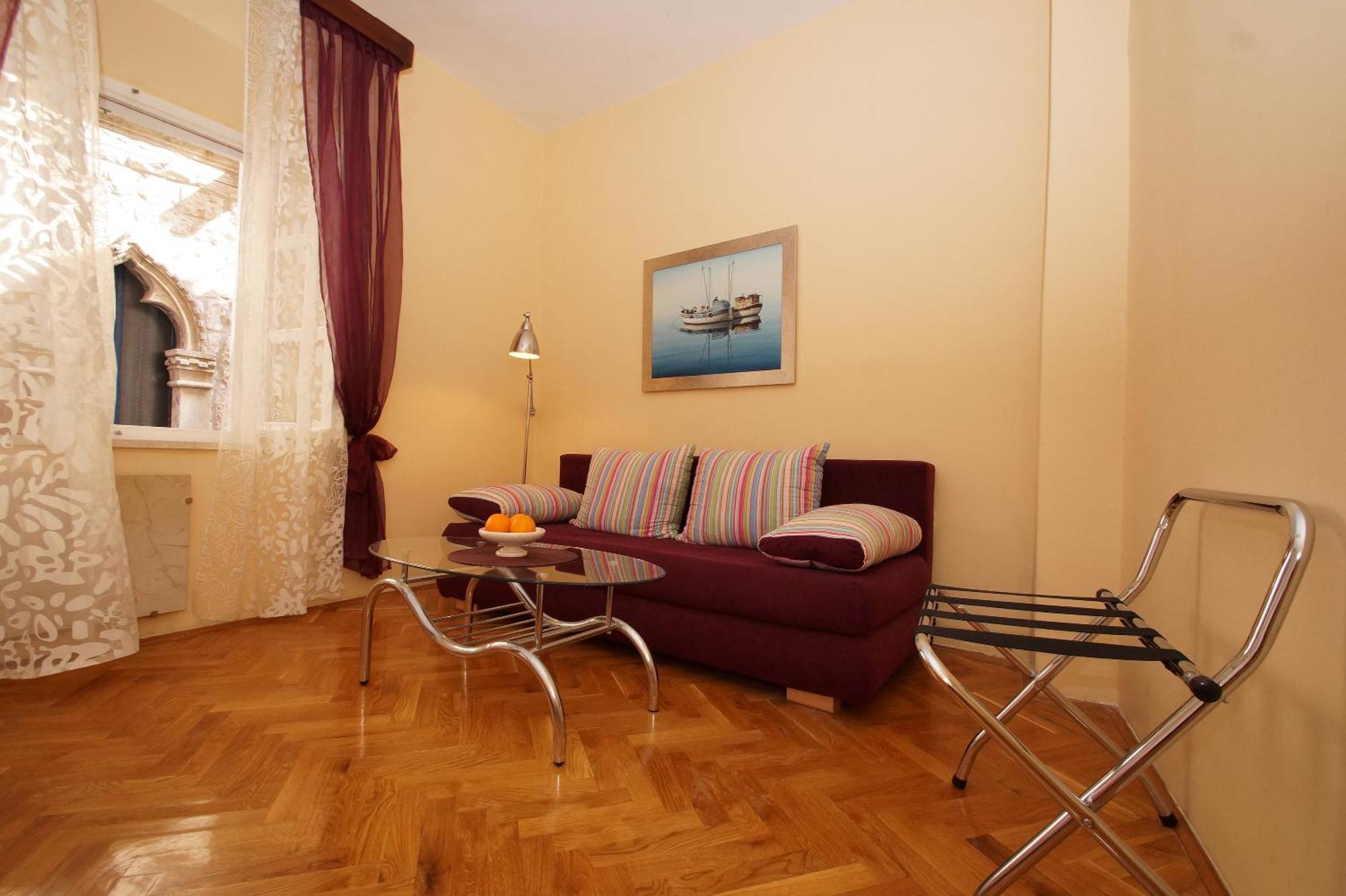 Old Town Apartments กอร์จูลา ภายนอก รูปภาพ