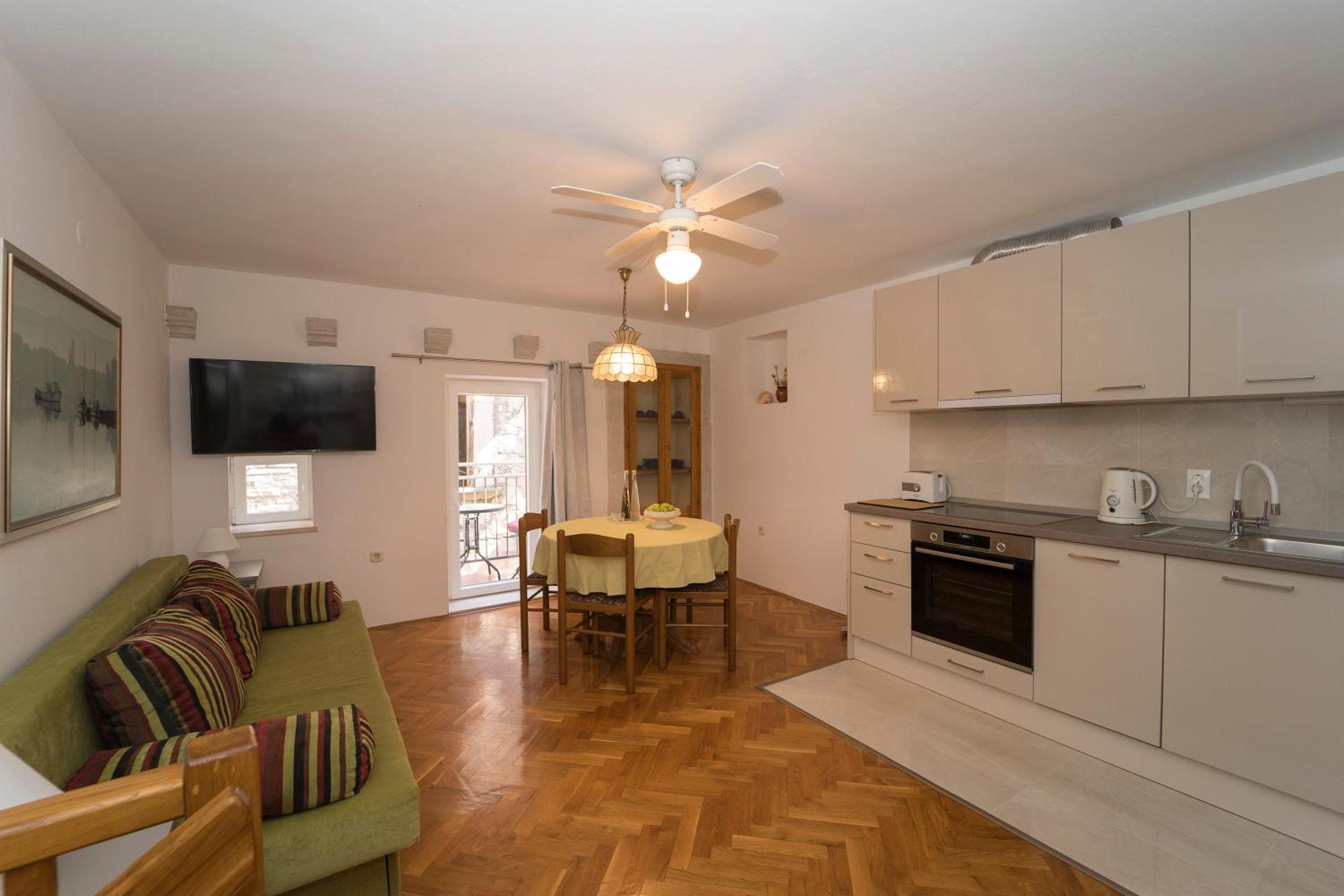 Old Town Apartments กอร์จูลา ภายนอก รูปภาพ