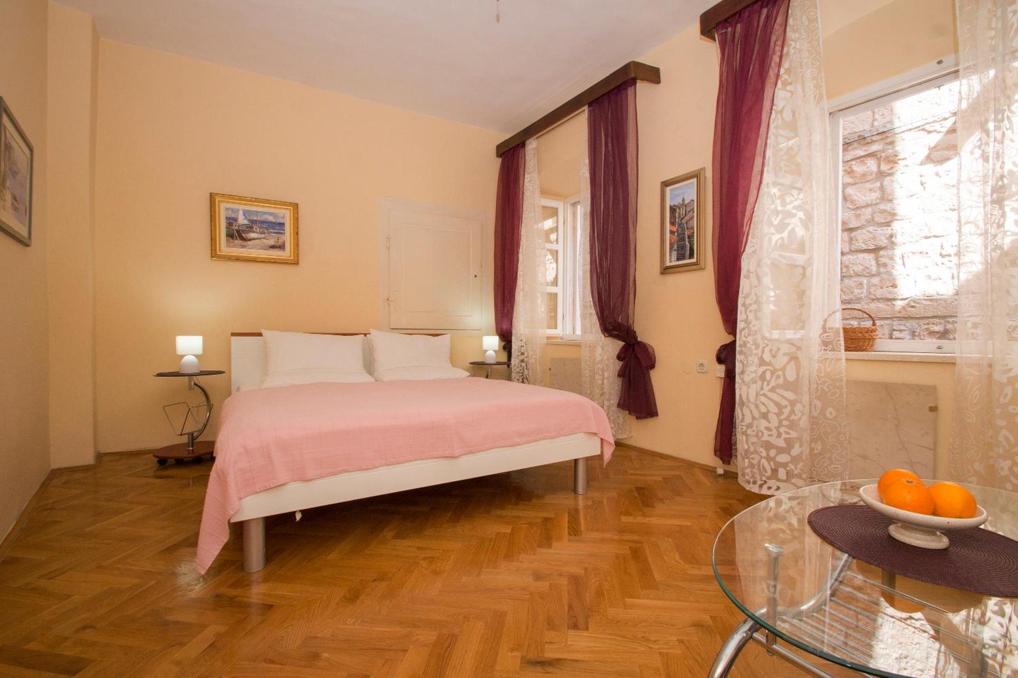 Old Town Apartments กอร์จูลา ภายนอก รูปภาพ