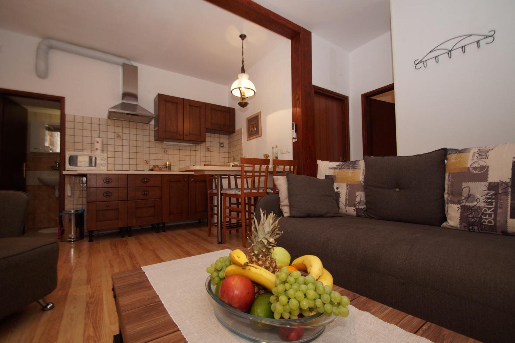 Old Town Apartments กอร์จูลา ภายนอก รูปภาพ