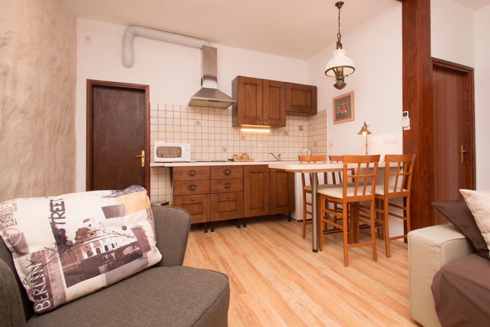 Old Town Apartments กอร์จูลา ภายนอก รูปภาพ
